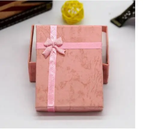 100 шт./лот fedex быстрая коробка ювелирных изделий Кольцо Серьги-гвоздики ожерелье набор коробка ювелирных изделий Подарочная коробка ювелирных изделий упаковочная коробка
100 шт./лот fedex быстрая коробка ювелирных изделий Кольцо Серьги-гвоздики ожерелье набор коробка ювелирных изделий Подарочная коробка ювелирных изделий упаковочная коробка