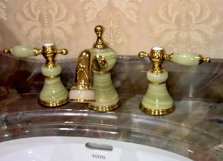Gold clour 8 inch widespread 3 pieces bathroom Lavatory Sink faucet Mixer tap Free ship stone faucet
Gold clour 8 inch widespread 3 pieces bathroom Lavatory Sink faucet Mixer tap Free ship stone faucet