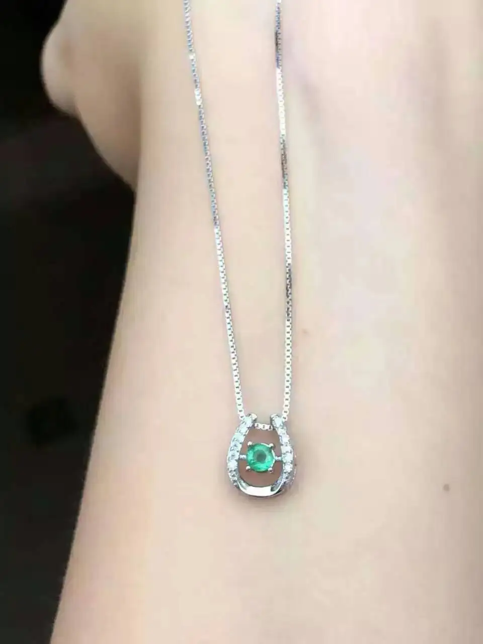 natural green emerald stone pendant S925 silver Natural gemstone Pendant Necklace trendy Elegant Simple compact women jewelry
natural green emerald stone pendant S925 silver Natural gemstone Pendant Necklace trendy Elegant Simple compact women jewelry