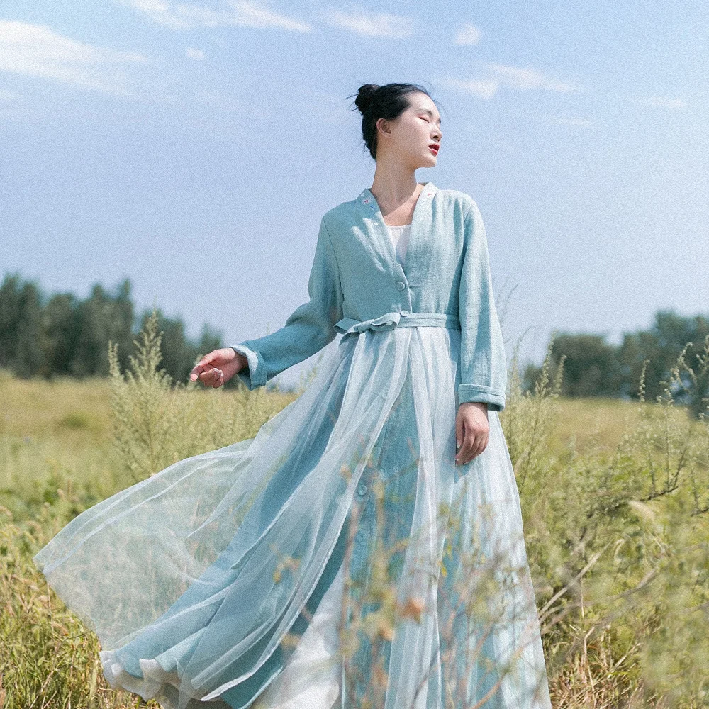 IRINAW772 2018 Autumn Collection vintage embroidered v neck tulle patchwork skirt type women long linen trench coat
IRINAW772 2018 Autumn Collection vintage embroidered v neck tulle patchwork skirt type women long linen trench coat