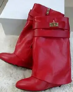 Celebrity New Fashion Suede/Leather Shoes Woman Pointed Toe Motorcycle Booties Belt Strap Metal Shark Lock Wedge Mid-calf Boots
Celebrity New Fashion Suede/Leather Shoes Woman Pointed Toe Motorcycle Booties Belt Strap Metal Shark Lock Wedge Mid-calf Boots