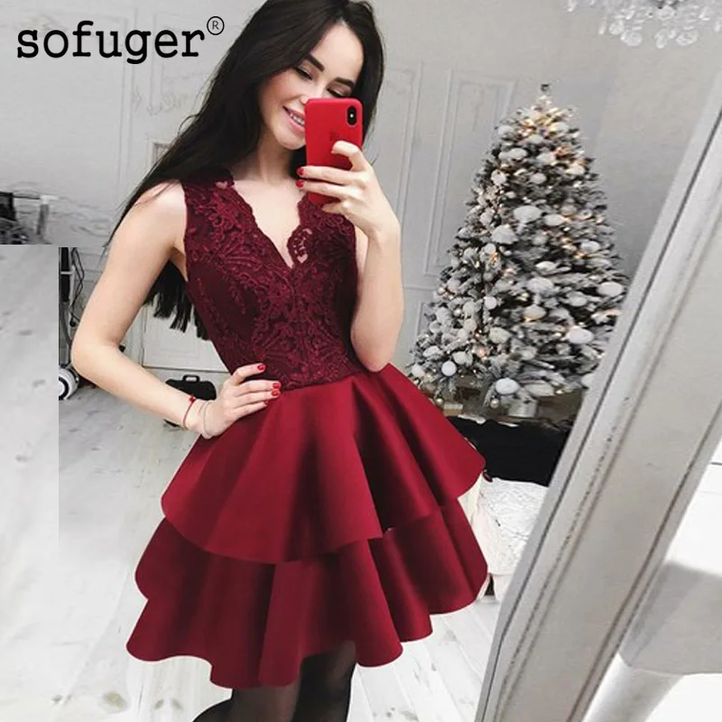 

Short Burgundy Lace Homecoming Dresses Tiered V-Neck Graduation Cocktail Girl Prom Party Dress