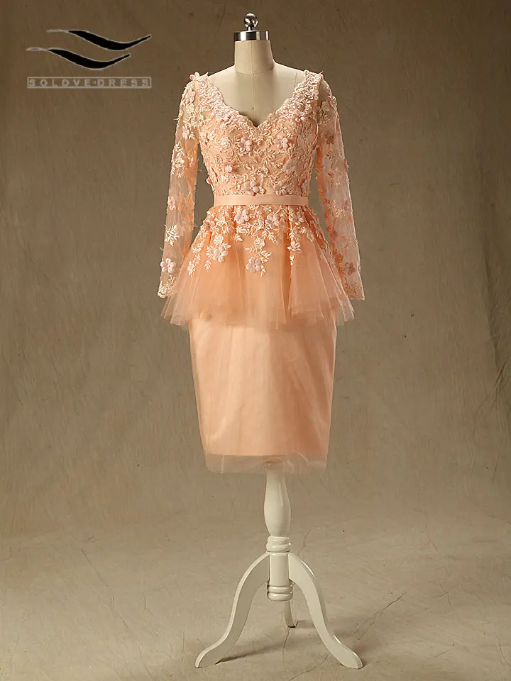 Фото Элегантное недорогое кружевное свадебное платье с поясом и цветами