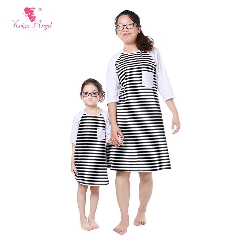 2017 Spring Style Family Matching Outfits Mother Daughter Dresses Family Matching Clothes Raglans Stripe Dress Wholesale
2017 Spring Style Family Matching Outfits Mother Daughter Dresses Family Matching Clothes Raglans Stripe Dress Wholesale