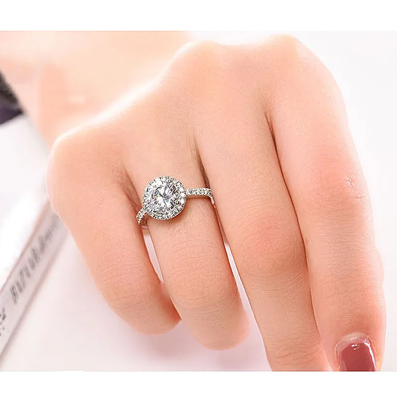 18K White Gold 1ct 6.5mm Round Brilliant Cut Moissanite Halo Wedding Ring Engagment Ring Fine gold Elegant Jewelry For Women
18K White Gold 1ct 6.5mm Round Brilliant Cut Moissanite Halo Wedding Ring Engagment Ring Fine gold Elegant Jewelry For Women