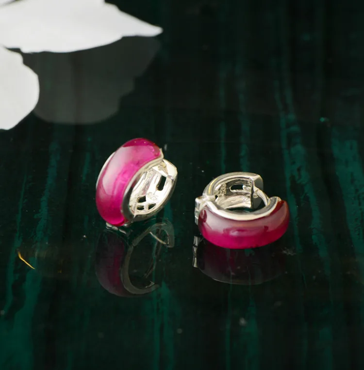 2018 Top Fashion Brinco S925 Inlaid Glyph Decoration Wholesale Antique Wind Corundum Earrings Simple Fashion Quality Jewelry
2018 Top Fashion Brinco S925 Inlaid Glyph Decoration Wholesale Antique Wind Corundum Earrings Simple Fashion Quality Jewelry