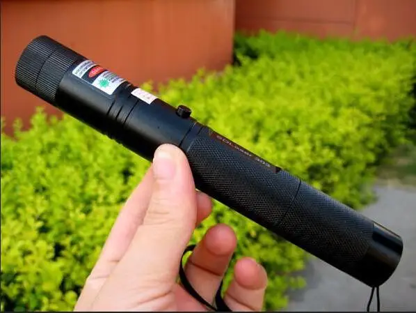Hot! High power Military 500W 500000m 532nm Green Laser Pointer lazer Flashlight Light burning match,burn cigarettes Hunting
Hot! High power Military 500W 500000m 532nm Green Laser Pointer lazer Flashlight Light burning match,burn cigarettes Hunting