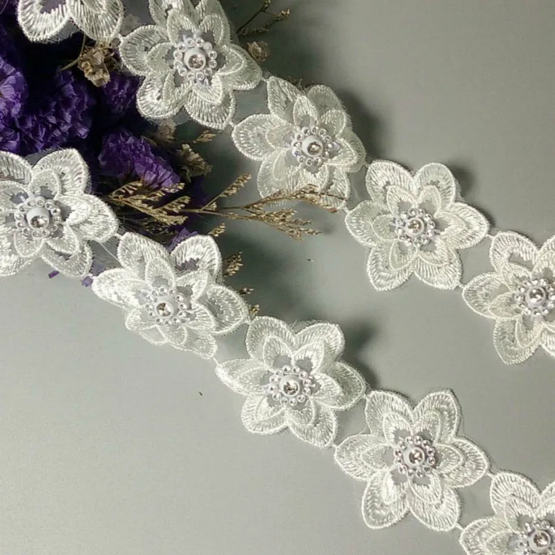 1 yard Polyester White 3D Flowers Embroidered African Lace Trim Ribbon Fabric Handmade Sewing Craft For Costume Decoration 2019
1 yard Polyester White 3D Flowers Embroidered African Lace Trim Ribbon Fabric Handmade Sewing Craft For Costume Decoration 2019