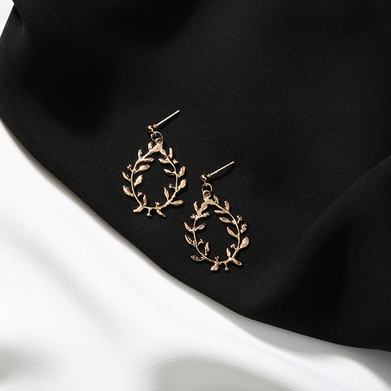 Water Drop Flower Leaves Golden Exaggerate Shiny Dangle Earrings Drop Earrings For Women 
Water Drop Flower Leaves Golden Exaggerate Shiny Dangle Earrings Drop Earrings For Women