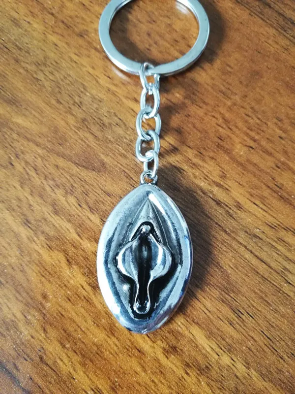 COWNINE Metal carving personalize to attract gifts to hang the female genital key chain female genital gift jewelry
COWNINE Metal carving personalize to attract gifts to hang the female genital key chain female genital gift jewelry
