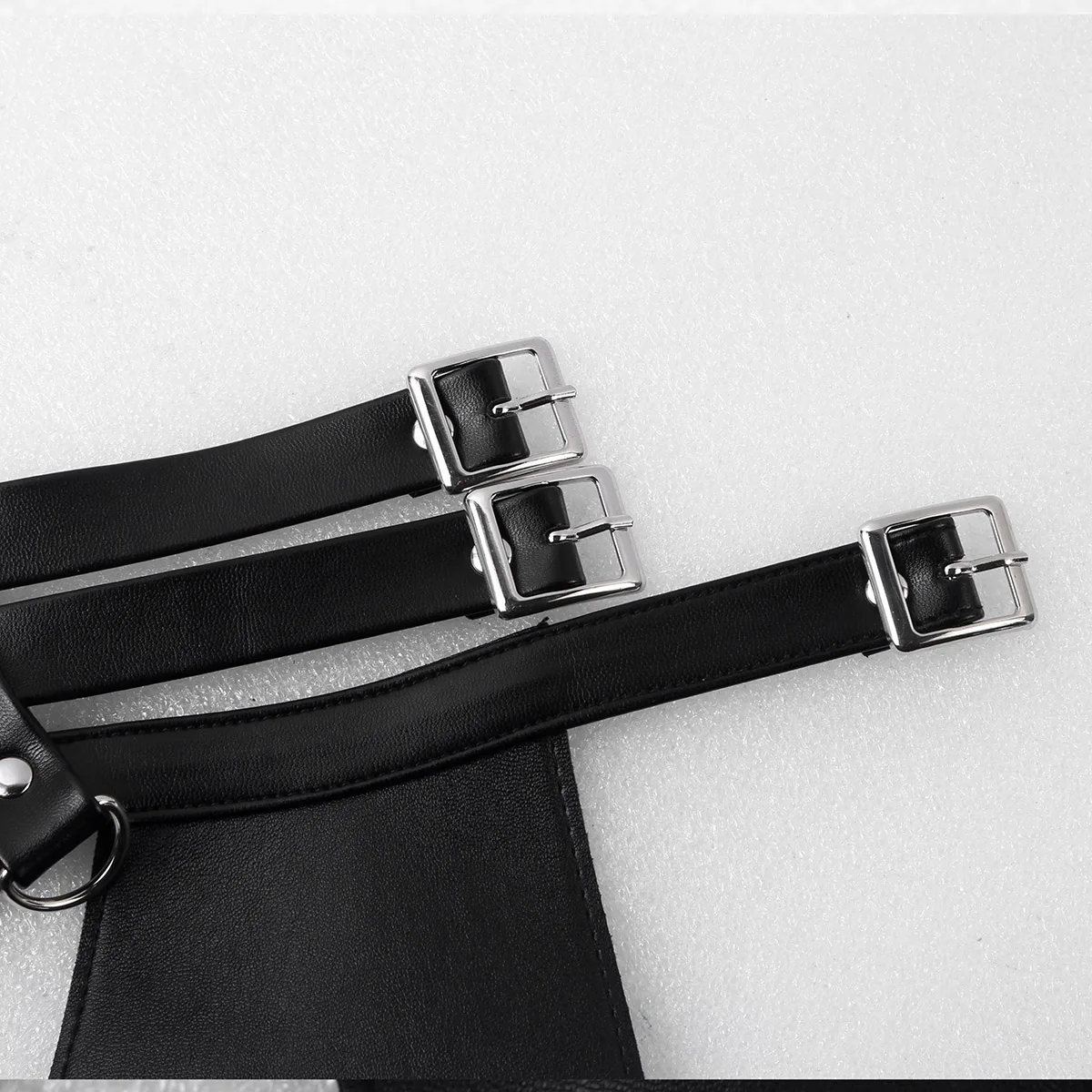 YiZYiF Gothic Belts Mens Black Faux Leather Harness Belt Metal Rings Male Halter Body Punk Gothic Crop Top Hot Sexy Rave Costume
YiZYiF Gothic Belts Mens Black Faux Leather Harness Belt Metal Rings Male Halter Body Punk Gothic Crop Top Hot Sexy Rave Costume