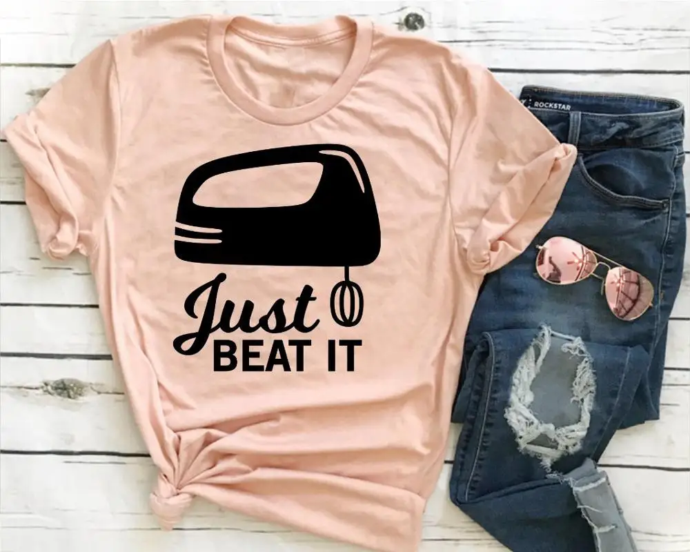 Футболка женская хлопковая со слоганом и надписью «Just Beat It»
Футболка женская хлопковая со слоганом и надписью «Just Beat It»