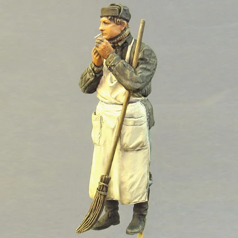 1/35 Moscow janitor Resin kit soldiers GK Military theme of WWII Scene combination Uncoated No colour
1/35 Moscow janitor Resin kit soldiers GK Military theme of WWII Scene combination Uncoated No colour