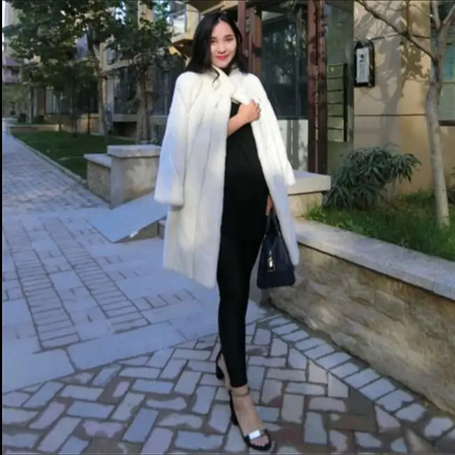 New natural mink fur long section mink coat female models mink jacket snake skin pattern imported velvet crown class
New natural mink fur long section mink coat female models mink jacket snake skin pattern imported velvet crown class