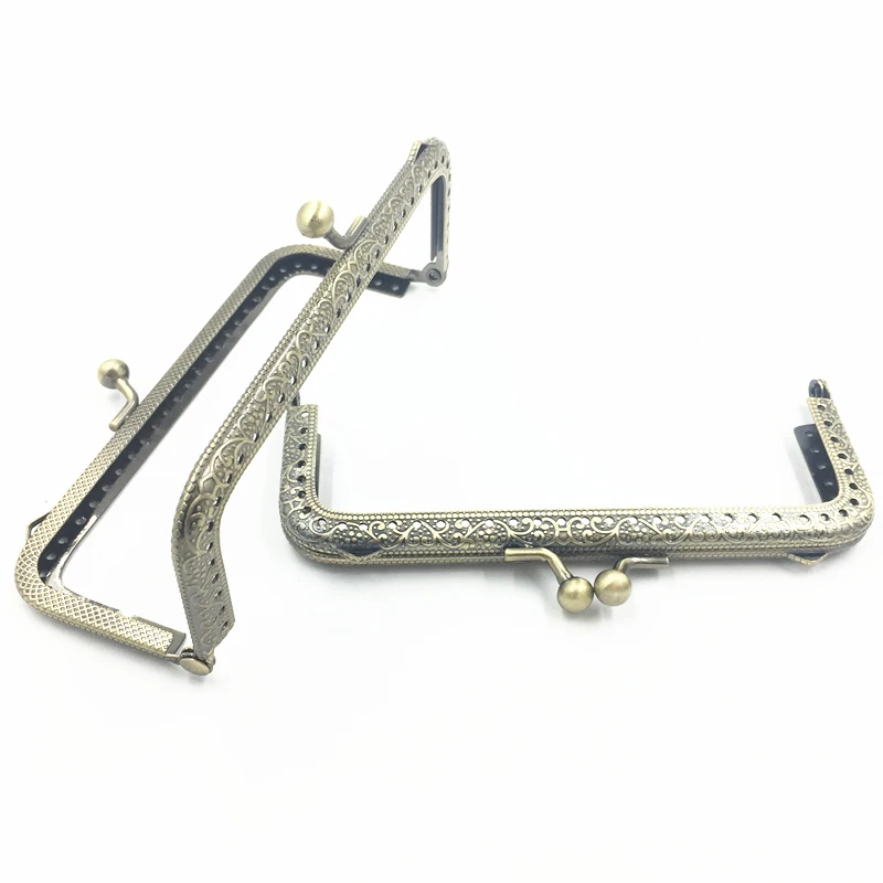 1Pc Kiss Clasps Clutch Lock Handbag Coins Purse Wallet Handle Retro Bronze Tone Metal Rectangle Frame 12.5cm
1Pc Kiss Clasps Clutch Lock Handbag Coins Purse Wallet Handle Retro Bronze Tone Metal Rectangle Frame 12.5cm