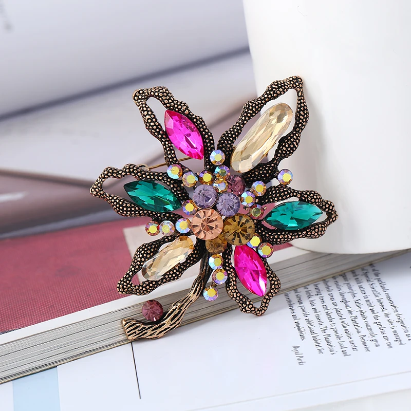 MIARA.L Popular Costumes Creative Petals High-end Pins Abstract Brooches with Accompanying Flowers.
MIARA.L Popular Costumes Creative Petals High-end Pins Abstract Brooches with Accompanying Flowers.