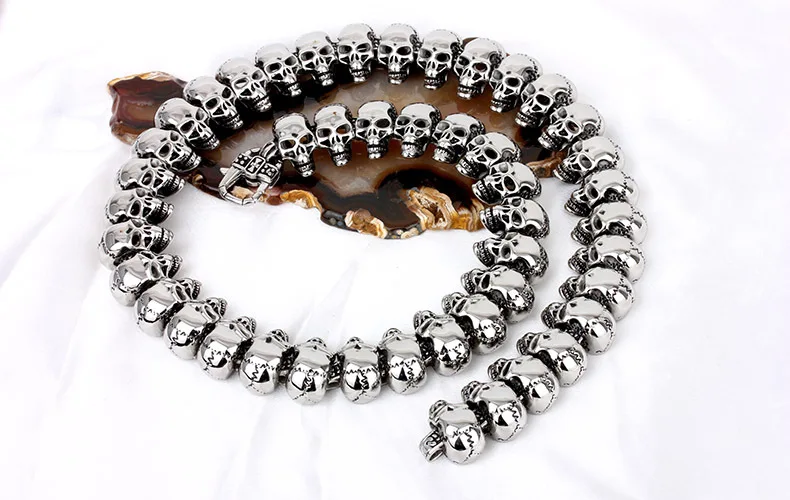 Fashion stainless steel skull necklace Europe and the United States, personality domineering man titanium steel thick chain
Fashion stainless steel skull necklace Europe and the United States, personality domineering man titanium steel thick chain