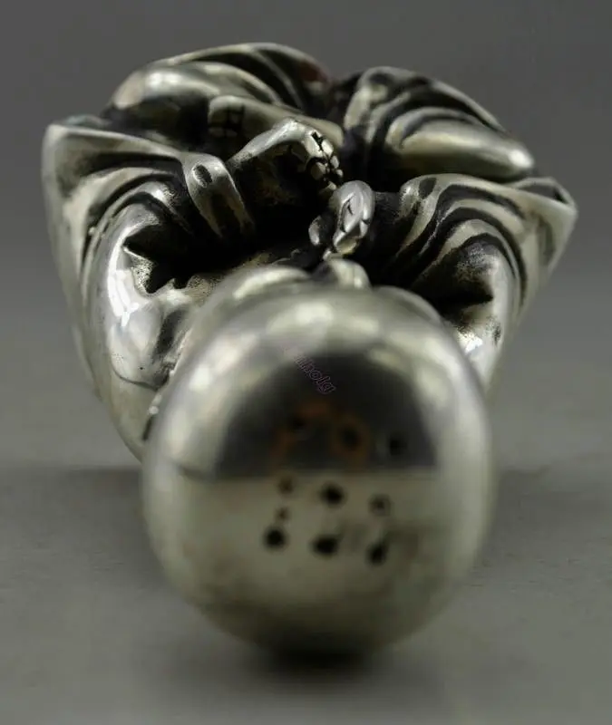 Collection of old China miao silver dragon carved guanyin bodhisattva buddha statue decoration metal handicraft
Collection of old China miao silver dragon carved guanyin bodhisattva buddha statue decoration metal handicraft