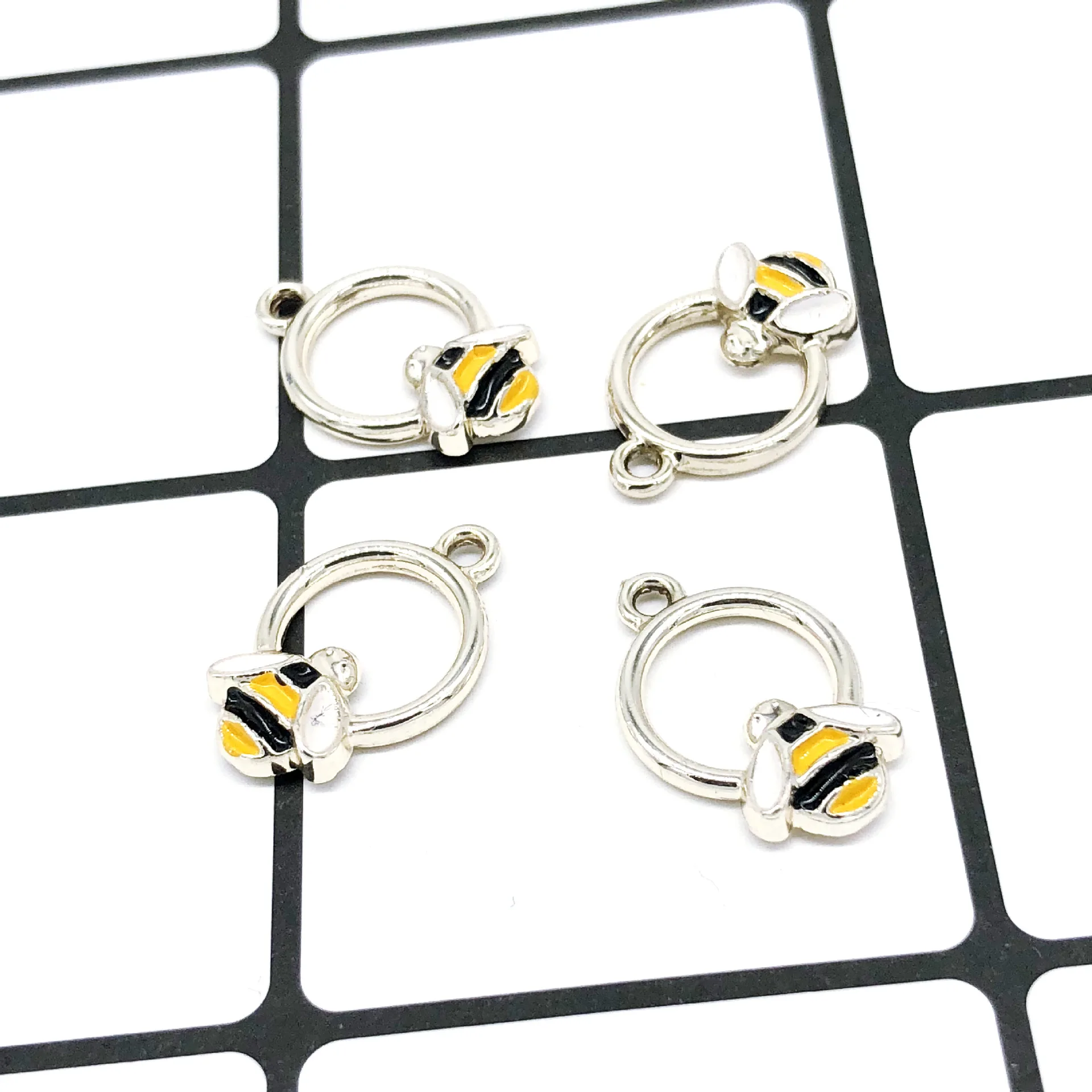 20pcs Lovely Round&Bee Enamel Charms Alloy Pendant Fit For Bracelet Earring DIY Fashion Jewelry Accessories
20pcs Lovely Round&Bee Enamel Charms Alloy Pendant Fit For Bracelet Earring DIY Fashion Jewelry Accessories