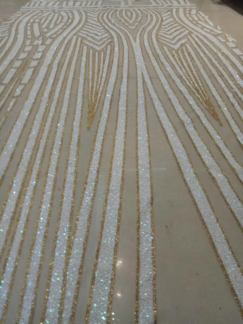 5yards/bag HL151# White inlaid with gold French cloth African cloth glitter lace fabric for bridal wedding dress/sawing
5yards/bag HL151# White inlaid with gold French cloth African cloth glitter lace fabric for bridal wedding dress/sawing