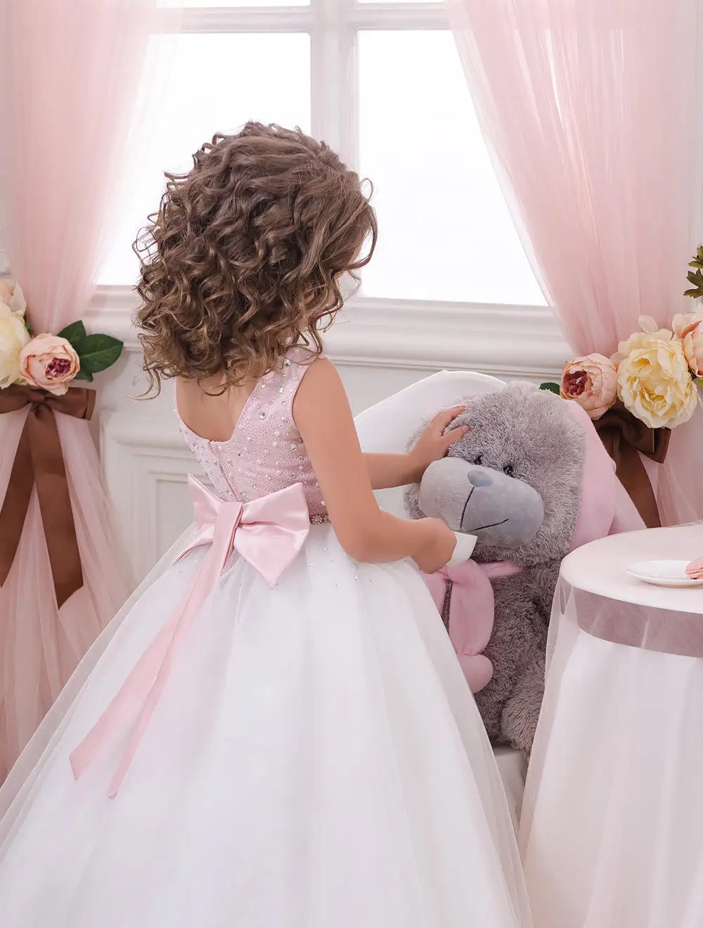 Hollow to Floor Kids Girl Ball Gown Princess Dress For Wedding Birthday Sleeveless Girls Costume Kids beautiful dresses
Hollow to Floor Kids Girl Ball Gown Princess Dress For Wedding Birthday Sleeveless Girls Costume Kids beautiful dresses