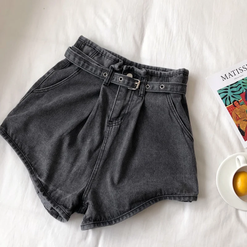 2019 Euro Style Women Denim Shorts Vintage High Waist Cuffed Jeans Shorts Street Wear Sexy Summer Spring Autumn Shorts
2019 Euro Style Women Denim Shorts Vintage High Waist Cuffed Jeans Shorts Street Wear Sexy Summer Spring Autumn Shorts
