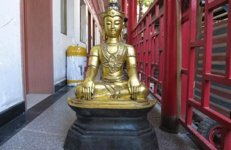 Chinese Folk Buddhism Old Bronze Copper Gild Bodhisattva Kwan-Yin Buddha Statue
Chinese Folk Buddhism Old Bronze Copper Gild Bodhisattva Kwan-Yin Buddha Statue