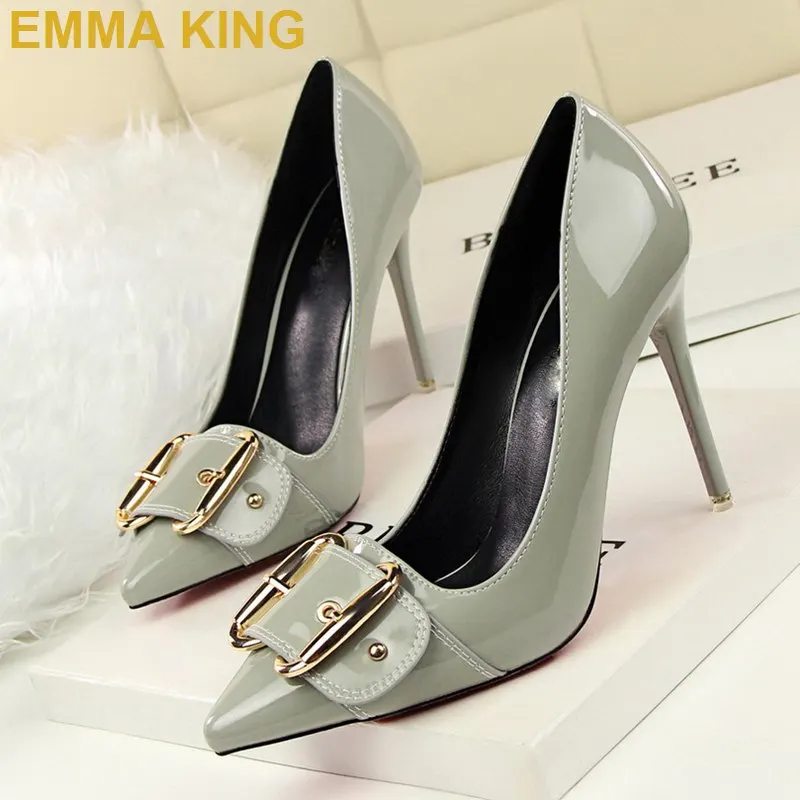 EMMA KING Red Patent Leather Pumps Fashion Women Shoes High Heels Metal Decor Pointy Toe Slip On Stiletto Heels For Office Party
EMMA KING Red Patent Leather Pumps Fashion Women Shoes High Heels Metal Decor Pointy Toe Slip On Stiletto Heels For Office Party