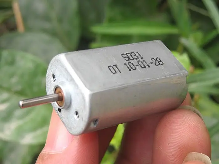 180 DC motor High torque Strong magnetic Carbon brush High speed micro motor 3-9V
180 DC motor High torque Strong magnetic Carbon brush High speed micro motor 3-9V