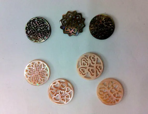 Mop shell top quality 12pcs 17-25mm Genuine MOP Shell ,Pearl Shell Pink balck white filigree Carved spacer beads
Mop shell top quality 12pcs 17-25mm Genuine MOP Shell ,Pearl Shell Pink balck white filigree Carved spacer beads