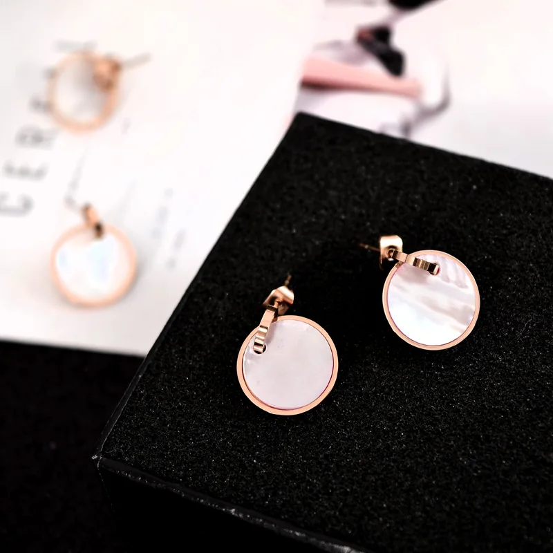 YUN RUO 2018 Fashion Natural Shell Round Stud Earring Woman Rose Gold Color Titanium Steel Jewelry Girl Birthday Gift Never Fade
YUN RUO 2018 Fashion Natural Shell Round Stud Earring Woman Rose Gold Color Titanium Steel Jewelry Girl Birthday Gift Never Fade