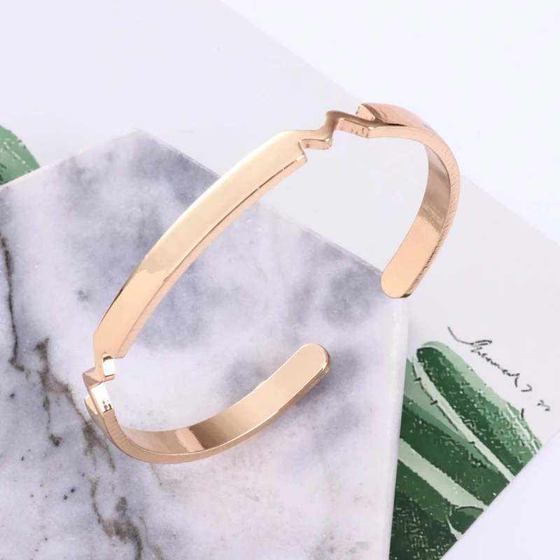 Huachu open Bracelet metal gold wholesale classic charming bracelet fashion new lightning Bracelet woman
Huachu open Bracelet metal gold wholesale classic charming bracelet fashion new lightning Bracelet woman