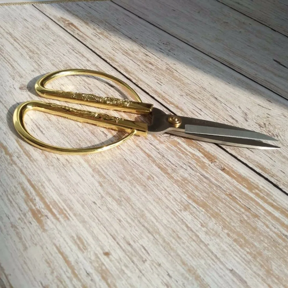 Dragon and Phoenix scissors household Gold and Silver Stainless Steel Tailor Sewing Scissors Blade Dressmaking Shears
Dragon and Phoenix scissors household Gold and Silver Stainless Steel Tailor Sewing Scissors Blade Dressmaking Shears