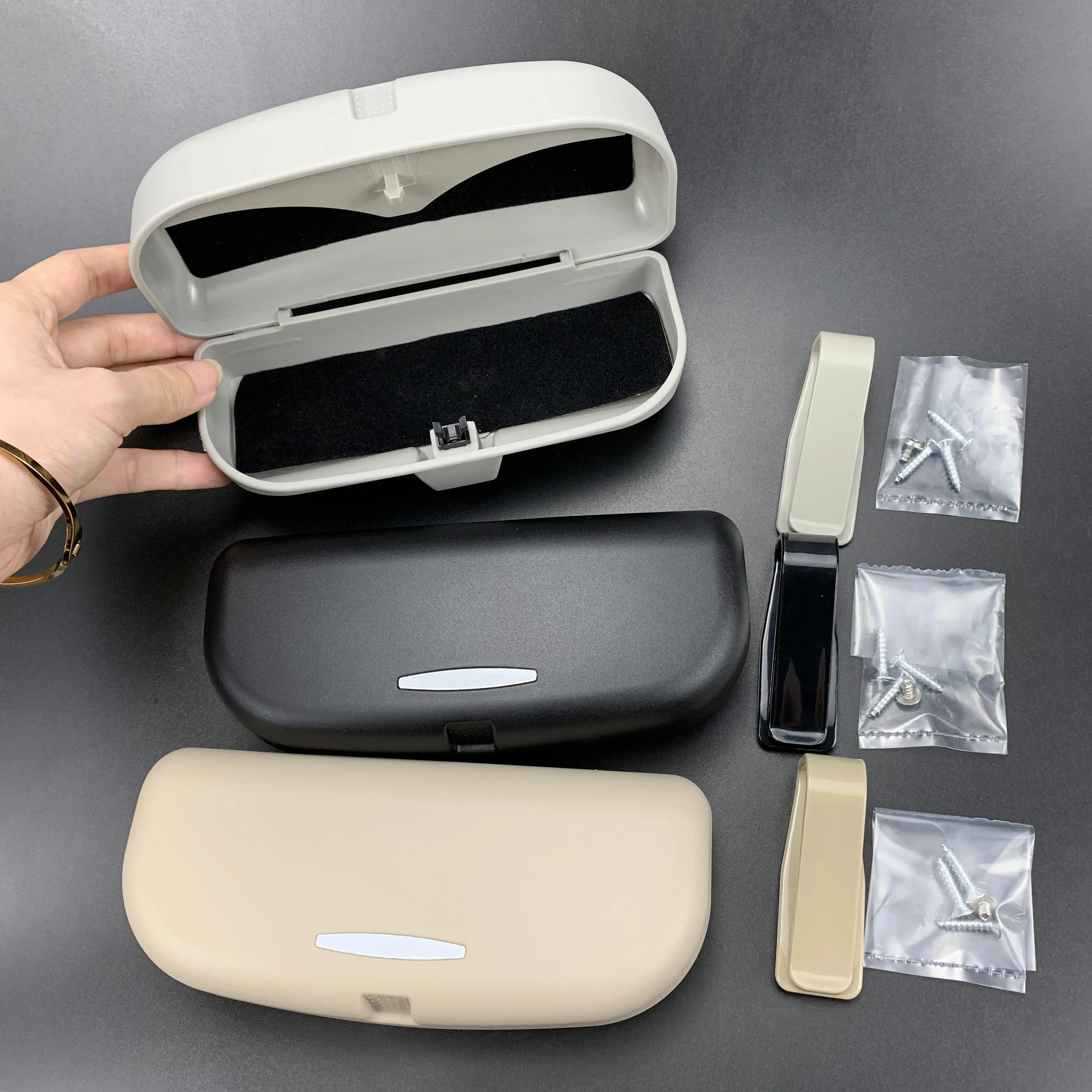 Car Accessories Sun visor Glasses Case For Toyota Prius Levin Crown Avensis Previa FJ Cruiser Venza Sienna Alphard ZELAS HIACE
Car Accessories Sun visor Glasses Case For Toyota Prius Levin Crown Avensis Previa FJ Cruiser Venza Sienna Alphard ZELAS HIACE