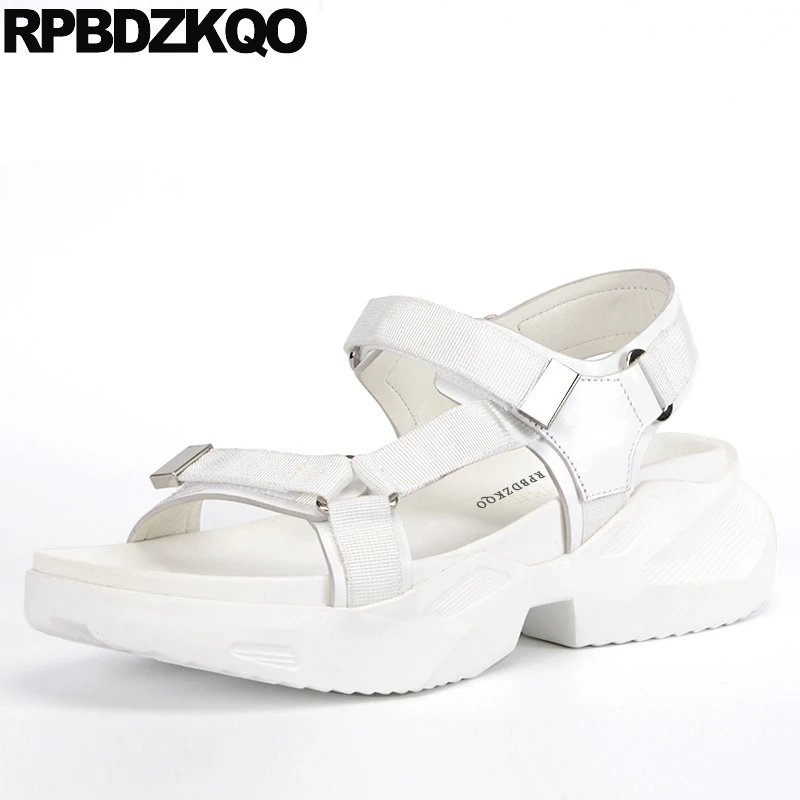 Sneakers Native Open Toe White Italian Shoes Casual Summer Designer Beach Sport Outdoor Famous Brand Runway Men High Quality
Sneakers Native Open Toe White Italian Shoes Casual Summer Designer Beach Sport Outdoor Famous Brand Runway Men High Quality