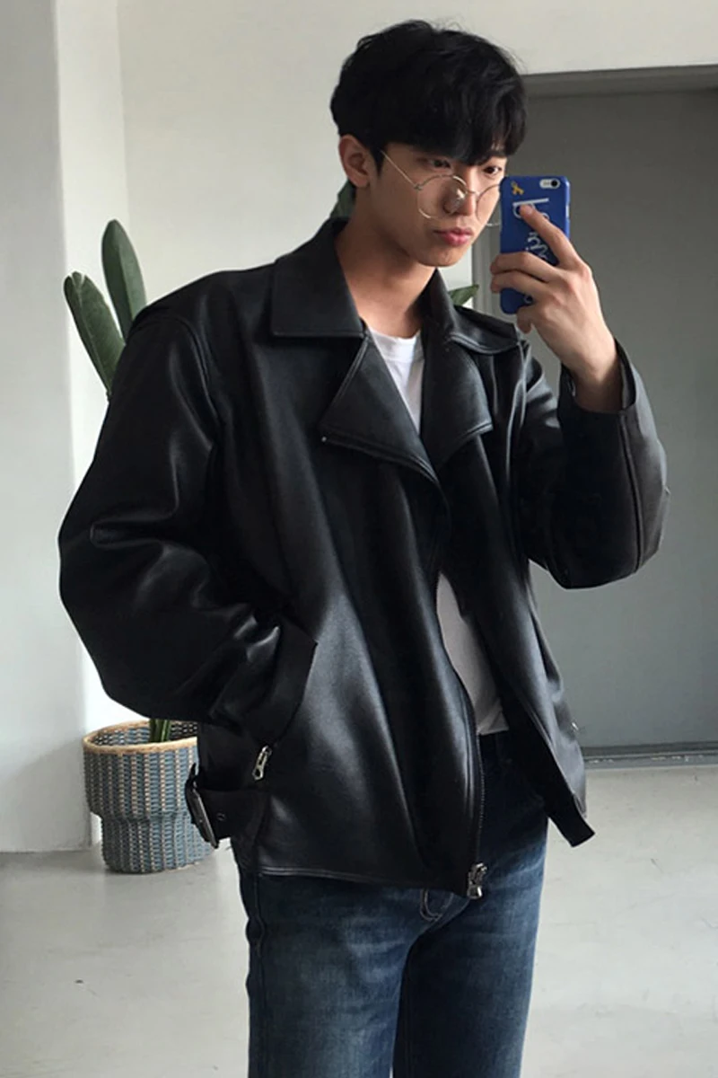 South Korea's autumn shoulder loose leather jacket street men's lapel locomotive leather clothing. M-XL!!
South Korea's autumn shoulder loose leather jacket street men's lapel locomotive leather clothing. M-XL!!