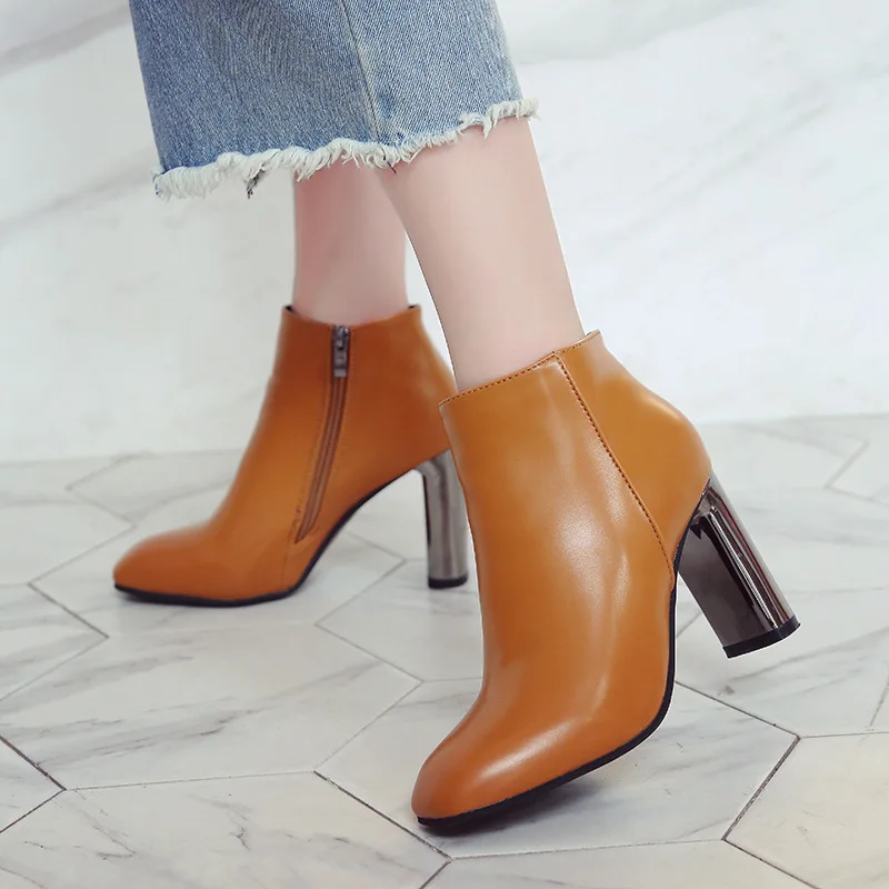2018 Hot New Fashion Boots Round Toe High Heel Ankle boots Side Zipper Women PU leather simple square head Martin boots
2018 Hot New Fashion Boots Round Toe High Heel Ankle boots Side Zipper Women PU leather simple square head Martin boots