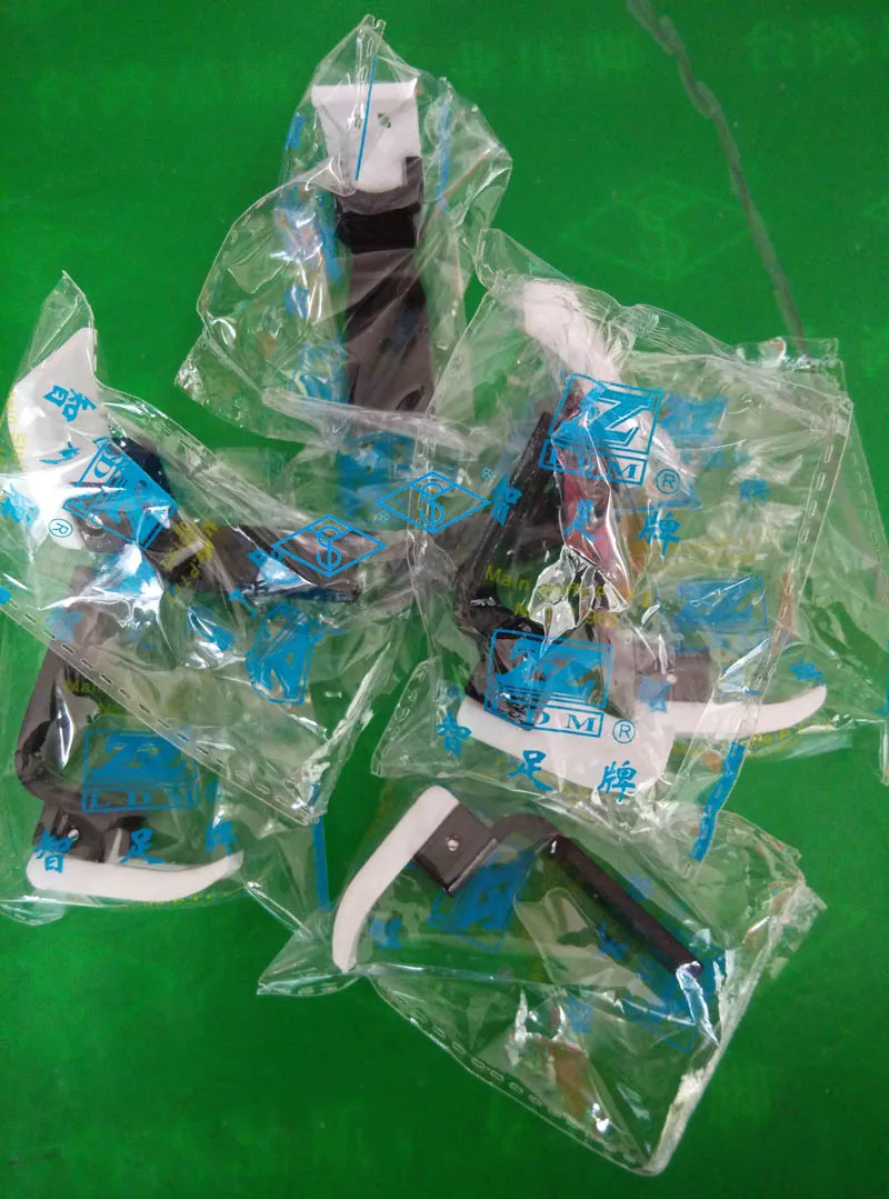 10pcs Industrial sewing machine accessories double needle lockstitch universal pressure foot flat bottom rubber presser feet
10pcs Industrial sewing machine accessories double needle lockstitch universal pressure foot flat bottom rubber presser feet