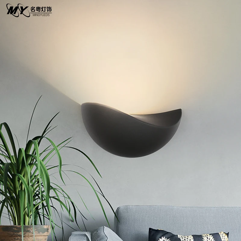 Nordic wall lamp bedroom bedside lamp simple modern aisle living room TV background wall semicircle lamp single head
Nordic wall lamp bedroom bedside lamp simple modern aisle living room TV background wall semicircle lamp single head