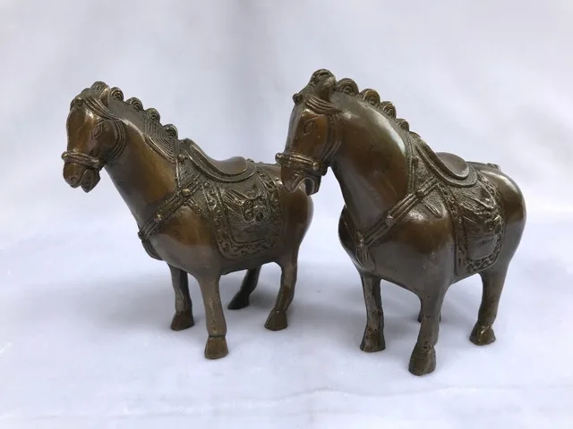 Chinese Vintage Metal Copper Brass Horse Statue Figurine Beautifully a Pair of vintage miniature copper horses.
Chinese Vintage Metal Copper Brass Horse Statue Figurine Beautifully a Pair of vintage miniature copper horses.