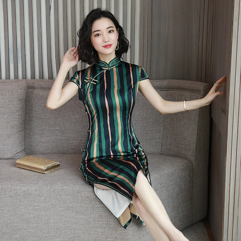2019 Fashion Knee Length Cheongsam Chinese style Mandarin Collar Dress Womens Summer Rayon Qipao Slim Party Dresses Vestido
2019 Fashion Knee Length Cheongsam Chinese style Mandarin Collar Dress Womens Summer Rayon Qipao Slim Party Dresses Vestido