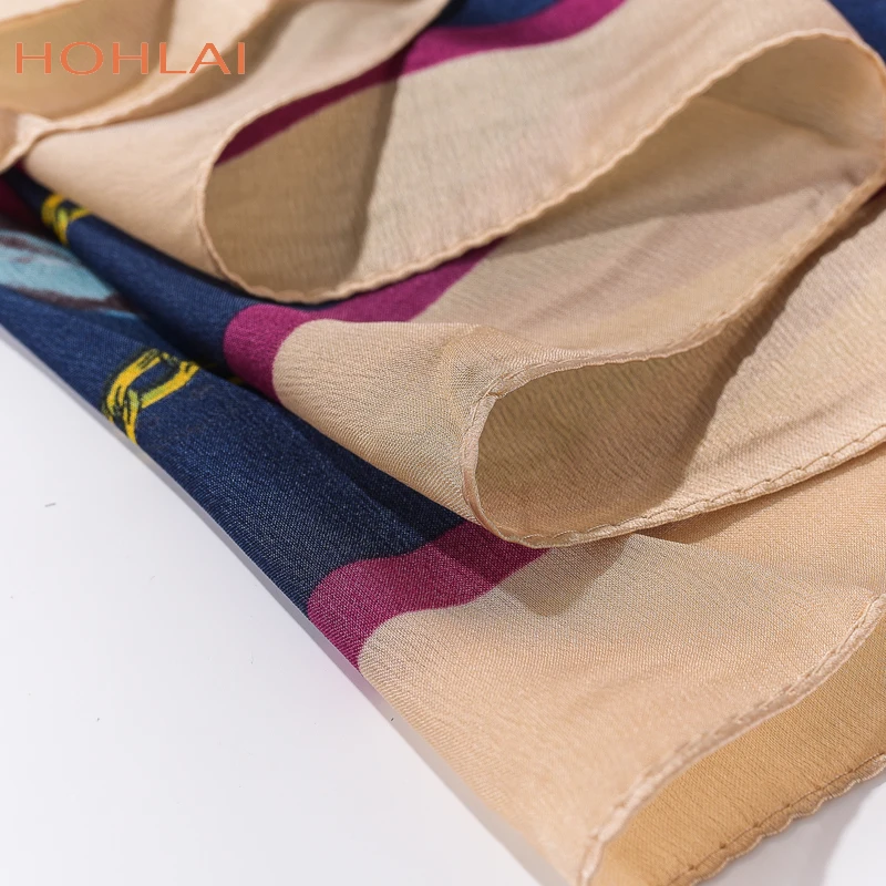 2018 luxury brand new summer women's scarf fashion lady silk scarves print soft shawls pashmina foulard femme long size bandana
2018 luxury brand new summer women's scarf fashion lady silk scarves print soft shawls pashmina foulard femme long size bandana