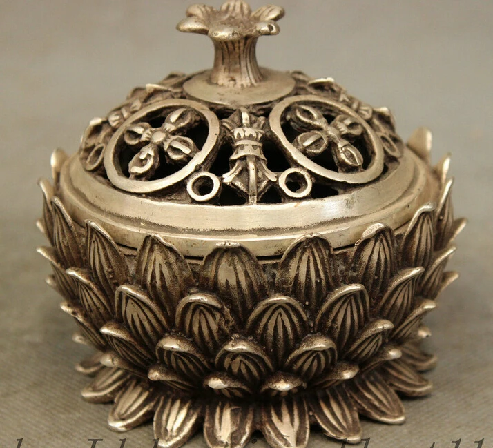 decoration Tibet copper silver China Temple Silver Auspicious Lotus Flower Statue Incense Burner Censer Statue
decoration Tibet copper silver China Temple Silver Auspicious Lotus Flower Statue Incense Burner Censer Statue