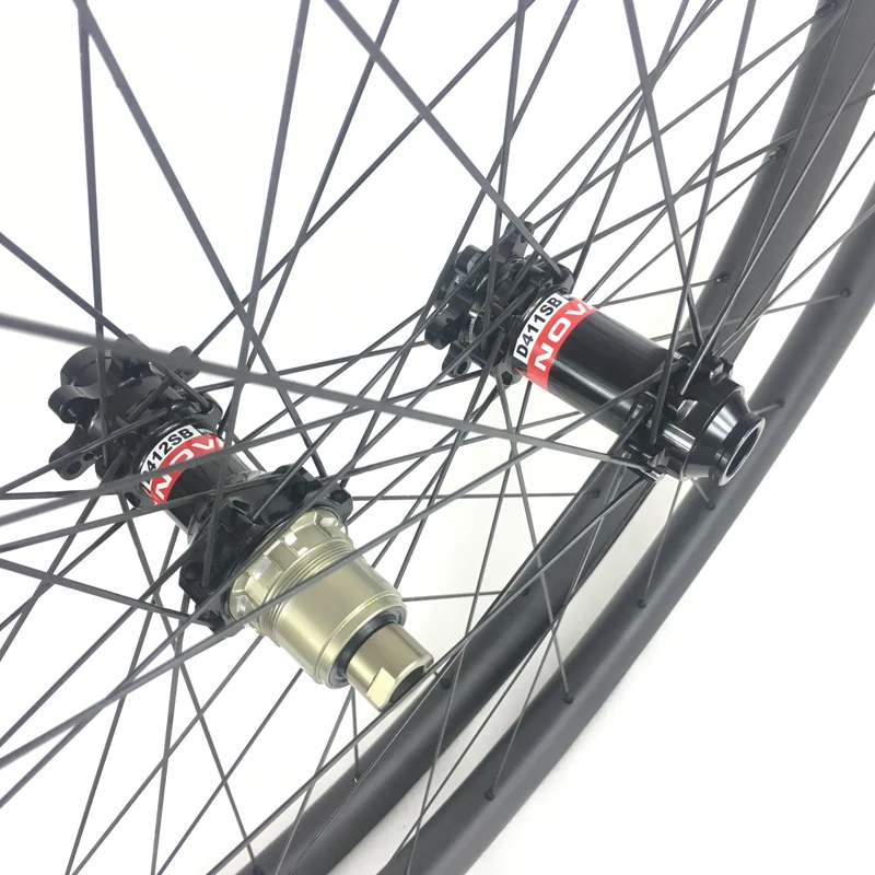 Light 1221g 29er MTB XC tubeless hookless 30mm x 30mm carbon wheels Novatec D411SB D412SB 6 bolts straight pull disc wheelset
Light 1221g 29er MTB XC tubeless hookless 30mm x 30mm carbon wheels Novatec D411SB D412SB 6 bolts straight pull disc wheelset