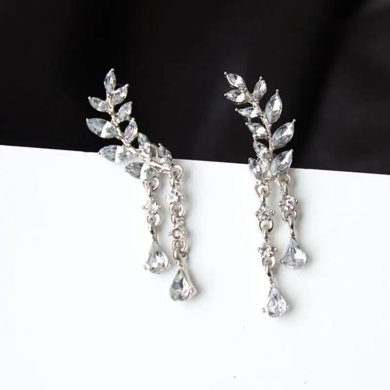 Korean Version Of Jewelry Earrings Women Leaves Fringed Ear Zircon Earrings Earrings For Women Brincos Wholesale
Korean Version Of Jewelry Earrings Women Leaves Fringed Ear Zircon Earrings Earrings For Women Brincos Wholesale