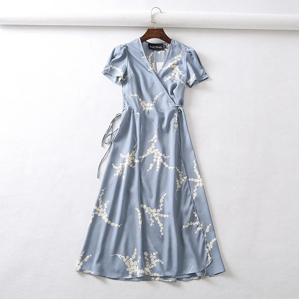 2019 new summer v-neck short-sleeved dress female waist strap wrapped bust print dress female boho Vintage flower dot print
2019 new summer v-neck short-sleeved dress female waist strap wrapped bust print dress female boho Vintage flower dot print
