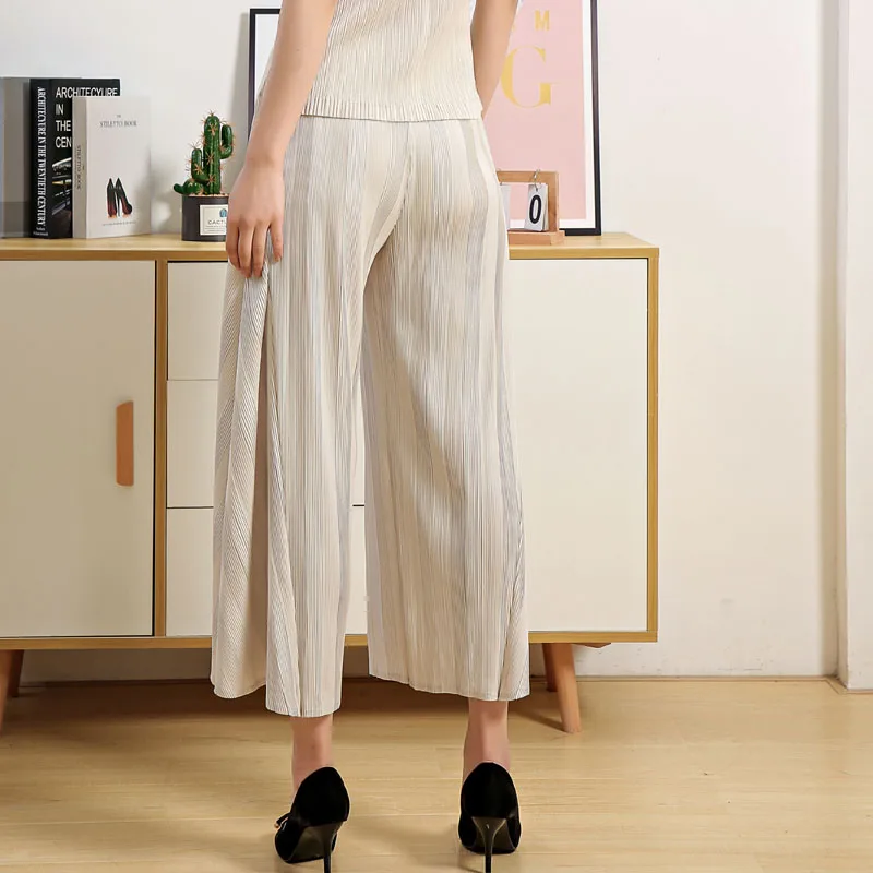 Miyake vertical folds Accordion pleated nine pants wide leg pants flare pants trousers loose large size commute simple free ship
Miyake vertical folds Accordion pleated nine pants wide leg pants flare pants trousers loose large size commute simple free ship