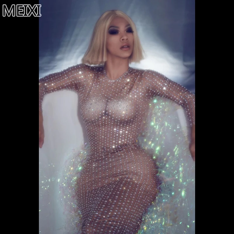 Sparkly skin rhinestone pearl patchwork stretch dress birthday party nightclub bar concert DJ singer/dancer costume
Sparkly skin rhinestone pearl patchwork stretch dress birthday party nightclub bar concert DJ singer/dancer costume
