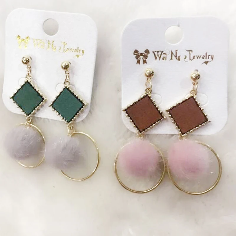 Charmcci Hot Sale Trendy Cute Drop Pom Pom Ball Dangle Earrings For Women Vintage Geometric Square Fur Ball Pendientes Earrings
Charmcci Hot Sale Trendy Cute Drop Pom Pom Ball Dangle Earrings For Women Vintage Geometric Square Fur Ball Pendientes Earrings