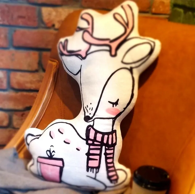 Scarves sika deer pillow office sofa cushions plush toys Valentine's Day gifts
Scarves sika deer pillow office sofa cushions plush toys Valentine's Day gifts